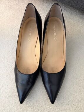 Ivanka Trump Black Pointed-Toe Leather Pumps